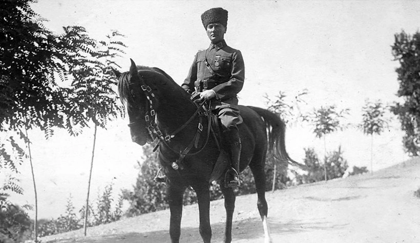 مطصفی کمال پاشا در جوانی