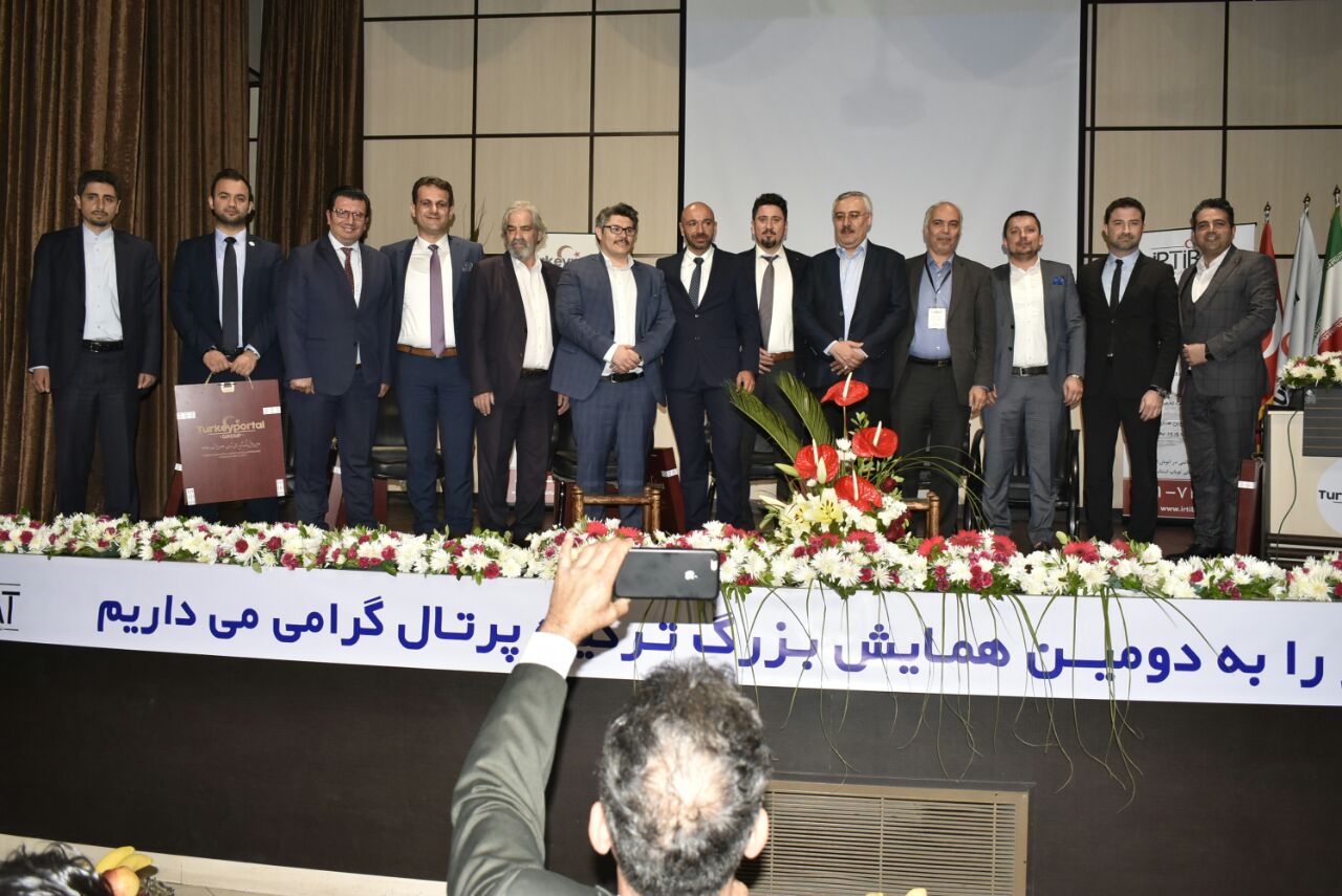 عکس گروهی روی سن دومین همایش ترکیه پرتال